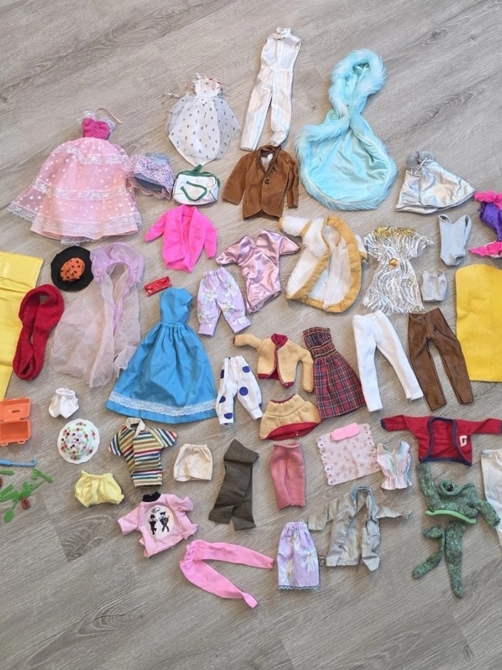 Lot of 44 Vintage 1960’s Barbie Tagged and No Tag Clothing Pieces Accessories